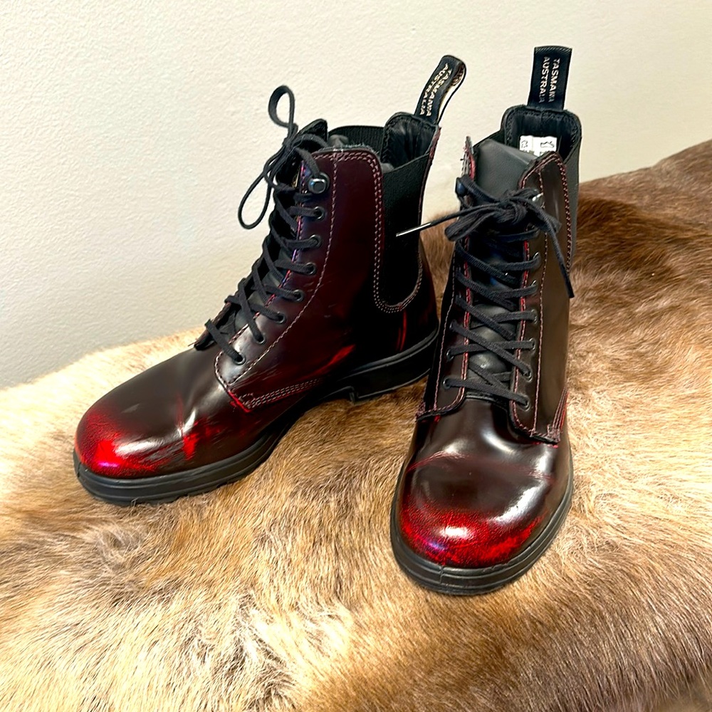 Blundstone original Gore Black/ Dark Red Leather Lace up Boots Size 8 - As New